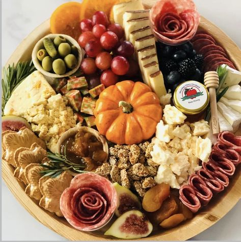 27 Fall Charcuterie Board Ideas That You'll Love 63 27 Fall Charcuterie Board Ideas That You'll Love Winery Charcuterie Board, Housewarming Charcuterie Board, Thank You Charcuterie Board, Fall Chauctier Board Ideas, Fall Charturie Boards Ideas, Small Fall Charcuterie Board Ideas, Small Fall Charcuterie Board, Easy Fall Charcuterie Board, Fall Grazing Board