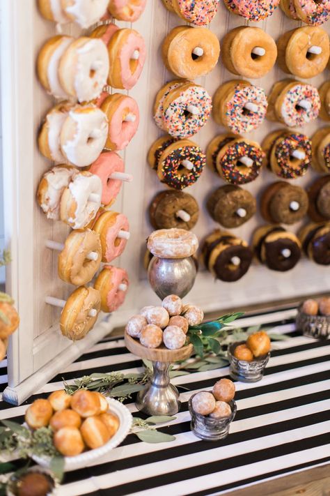 donut bar - photo by Olivia Morgan Photography http://ruffledblog.com/get-inspired-by-this-beautiful-wedding-cake-table Diy Dessert, Diy Donuts, Donut Bar, Donut Wall, Wedding Cake Table, Donut Party, Beautiful Wedding Cakes, Cake Table, Wedding Catering