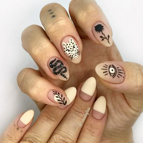 Cream And Black Nails, Boho Nails, Nails Creative, Rose Nails, Black Nail Designs, Black Nail, Acrylic Designs, Hair Skin Nails, Chic Nails