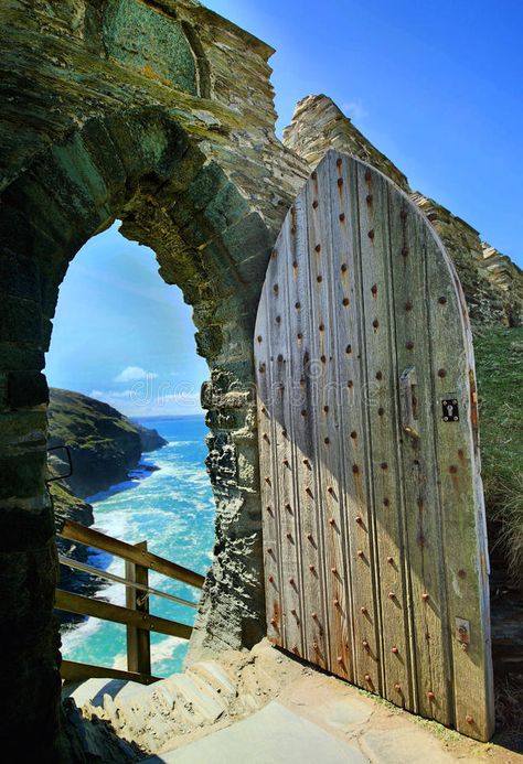 England Background, Arthur Merlin, Tintagel Cornwall, Tintagel Castle, Things To Do In Cornwall, Places In Cornwall, Cliffs Of Dover, White Cliffs Of Dover, Cornwall Coast