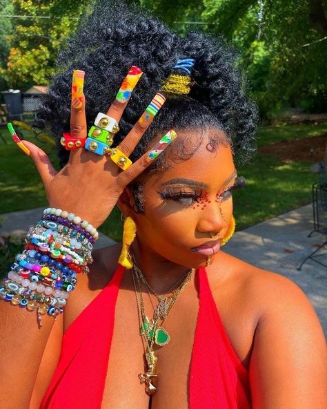 90s Jewelry Black Women, Freaknik Aesthetic, Jewelry Black Women, Body Jewelry Diy, Girly Bracelets, Spiritual Fashion, Dope Jewelry Accessories, Crystal Bead Jewelry, Mode Hippie