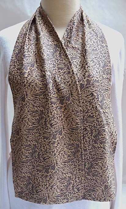 Dining Scarf, Clothing Protectors, Scarf Bib, Bib Pattern, Sew Ins, Adult Bibs, Baby Sewing Patterns, Sewing Items, Patterned Scarves