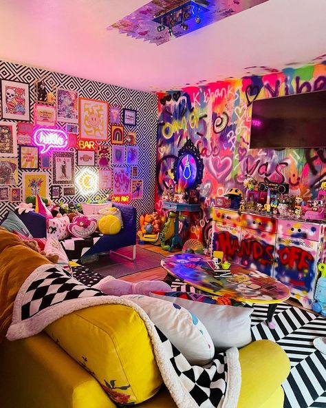 Eclectic Neon Decor, Neon Maximalist Decor, Groovy Salon, Neon Maximalist, Home Beauty Room, Maximalist Bedroom, Colorful Room, Cute Little Houses, Summer Bedroom