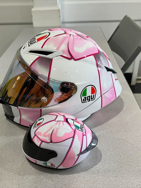 Cool Helmet Design, Racing Helmet Design, Agv Helmet, Bike Helmet Design, Cool Bike Helmets, Agv Helmets, Motorcycle Wedding, Motorcycle Helmet Design, Motorcycle Riding Gear