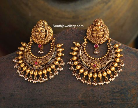 22 carat gold antique toned latest model chandbalis with Goddess Lakshmi tops from Navrathan Jewellers, Bangalore. The earrings have pearl clusters hanging at the bottom. Latest Jewellery Designs, Chandbali Earrings, Real Gold Jewelry, Antique Jewelry Indian, Wedding Jewellery Collection, Indian Jewellery Design, Bridal Gold Jewellery Designs, Gold Jewellery Design Necklaces, Indian Wedding Jewelry