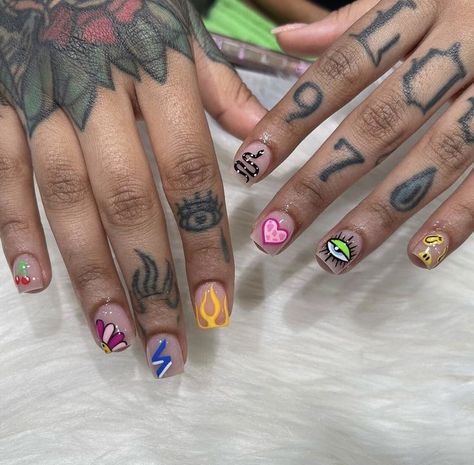 Funky Nail Art Square, Edgy Nail Designs Short, Designed Short Nails, Creative Manicure Ideas, Summer Nails For Men, Graphic Nails Acrylic, Simple Design Short Nails, Fun Short Nails Art Ideas, Cool Nail Inspo Square