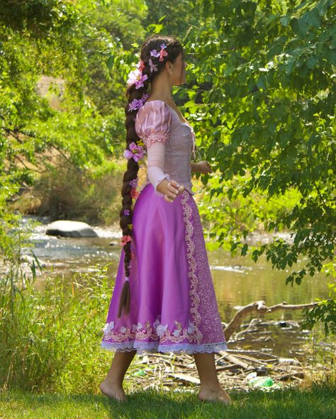 Rapunzel!!! It may have taken me over a month to do a photoshoot but these pictures do NOT disappoint! They turned out so pretty and I am so in love with this dress😭 I debated for days whether I wanted to do some sort of braid or not, and I’m soooo glad I did. It took me probably at least an hour to do but it was worth it! I’ve never been one for wigs, so I made my own Rapunzel braid in my hair color and I’m obsessed. Truly so happy with how everything turned out. 📷 @lorelaisorenson - #ta... Rapunzel Photoshoot, Fall Outfits Office, Alexandra Louise, Tangled Cosplay, Rapunzel Outfit, Rapunzel Aesthetic, Autumn Outfits Aesthetic, Rapunzel Braid, College Outfits Fall