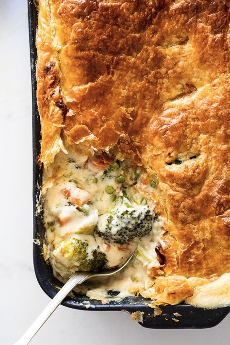 Vegetarian Pot Pie, Creamy Cheese Sauce, Diner Recept, Pot Pies Recipes, Tasty Vegetarian Recipes, Vegetarian Dinners, Creamy Cheese, Pesto Pasta, Idee Pasto Sano