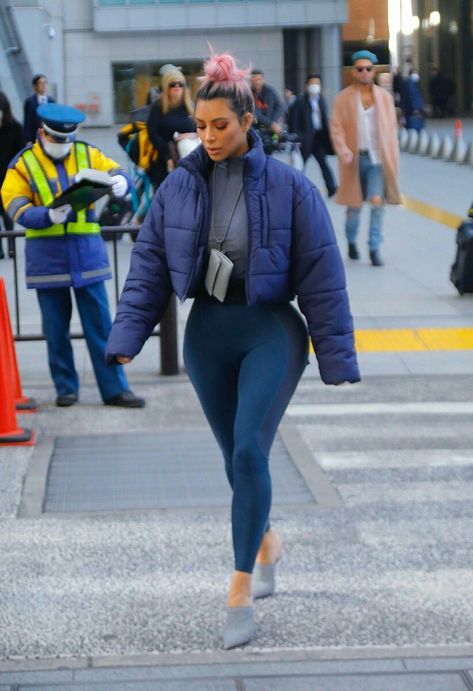 Kim Kardashian out in Tokyo Japan/ march 2018 Kardashian Casual Outfit, Kim Kardashian Yeezy, Tokyo Outfits, Kim Kardashian Outfits, Kim K Style, Kardashian Outfit, Kim Kardashian Style, Teen Choice Awards, Kim K