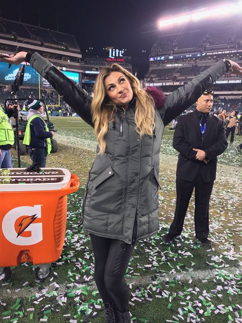 Rainy Football Game Outfit, Interview Outfit Casual, Ideal Lifestyle, Marketing Career, Sports Management, Ladies Coats, Broadcast Journalism, Nfl Championships, Stilettos Heels