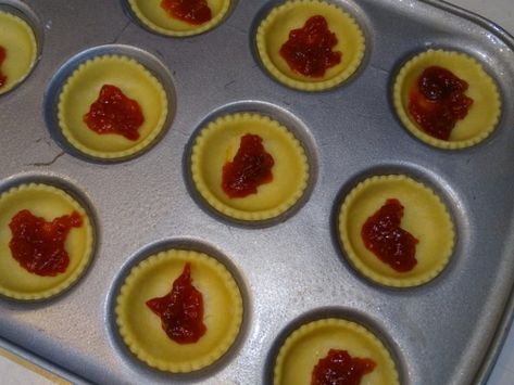 Bacon Gruyere & Tomato Tartlets | Baking, Recipes and Tutorials – The Pink Whisk Braunschweiger Ball, Sweet Tomato Relish, Tomato Tartlets, Liverwurst, Ball Photos, Easy Potluck, Mini Bagels, Mark 6, Tomato Relish