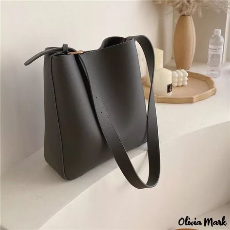 Uni Bag, Trending Handbags, Hand Bags For Women, Trendy Purses, New Bags, Minimalist Bag, Girly Bags, Vintage Luggage, Cute Handbags