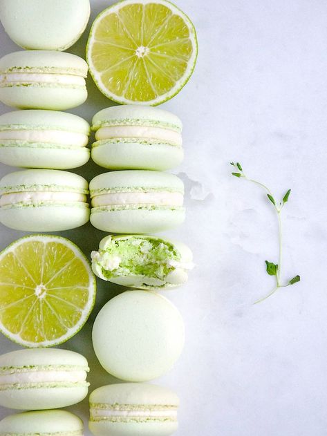 Macaroon Photography, Macaroons Photography, Lime Macarons, Macaron Photography, Sweet Photography, Macaron Flavors, Macaron Cookies, Dessert Photography, Macaroon Recipes