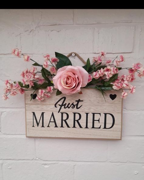 Florals by A.P Designs on Instagram: “🌸JUST MARRIED🌸 👰🏻‍♀️ Just Married signs now available to order for only £8 (excluding delivery) 👨‍❤️‍💋‍👨 A perfect gift for newly weds…” Diy Just Married Sign For Car, Wedding Boat, Just Married Sign, Boat Wedding, Floral Signs, Dream Board, Just Married, A P, Wedding Ideas