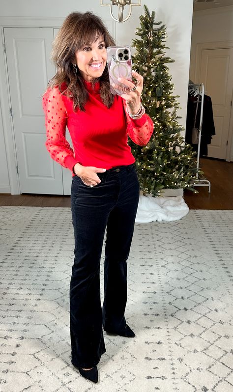 Casual Holiday Outfits Christmas, Casual Christmas Party Outfit For Women, Comfortable Holiday Outfits, Dressy Christmas Outfits, Christmas Outfit Ideas Casual, Red Top Outfit, Red Christmas Outfit, Red Holiday Sweater, Christmas Eve Outfit