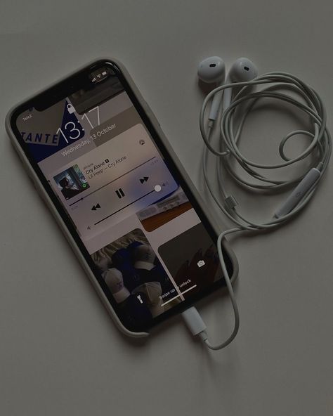 Iphone Obsession, Phone Inspiration, Iphone Organization, Favorite Song, Music Aesthetic, Foto Ideas Instagram, Iphone Accessories, Coque Iphone, Apple Products