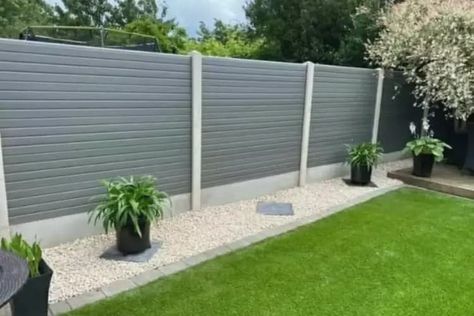 Fence Ideas Concrete, Grey Fence, Garden Landscaping Diy, Composite Fencing, Garden Fence Panels, Shade Garden Plants, Composite Fence, Back Garden Design, Minimalist Garden