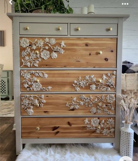 Furniture Makeover Inspiration, Refinishing Furniture Diy, Diy Furniture Renovation, Painting Furniture Diy, Furniture Renovation, Wood Drawers, Refurbished Furniture, Furniture Restoration, Woodworking Designs