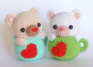 PATRONES AMIGURUMI GRATIS: PATRON GRATIS TAZA OSO CORAZON AMIGURUMI 48846 🧸☕ Crochet Wedding Gift, Couple Bear, Crochet Valentine Patterns, Crochet Best, Tutorial Amigurumi, Crochet Toys Free, Crochet Christmas Decorations, Crochet Wedding, Valentines Crochet