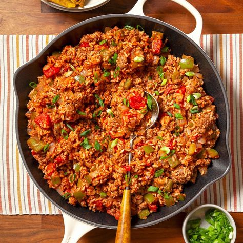 Spanish Rice with Ground Beef Spanish Rice With Ground Beef, Spanish Rice Recipe With Ground Beef, Rice With Ground Beef, Poached Egg Recipe, Mexican Rice Easy, Spanish Rice Recipe, Easy One Pot Meals, Beef Casserole Recipes, Spanish Rice