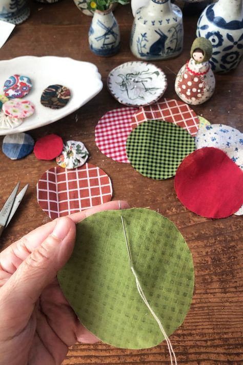 make this very scrappy and super crafty bunting – ann wood handmade Yo Yo Crafts, Yoyo Crafts, Black Squirrel, Yo Yo Quilt, Ann Wood, Mini Bunting, French General, Scotch Tape, Bottle Painting