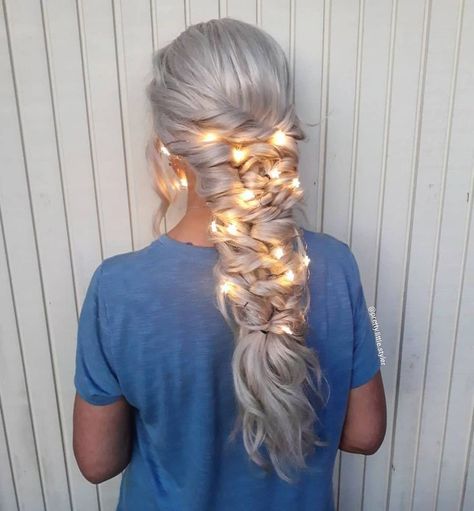 Halloween Hairstyle, Hairstyles Halloween, Halloween Hairstyles, Messy Hair Updo, Hair Halloween, Platinum Hair, Christmas Hairstyles, New Hairstyle, Holiday Hairstyles