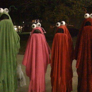 Yip Yip Costume, Trio Halloween Costumes, Yip Yip, Duo Halloween Costumes, Halloween Costumes Friends, Funny Costumes, Group Halloween Costumes, Cute Halloween Costumes, Friend Photoshoot