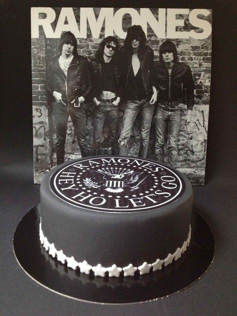 The Clash Band, Sweet Moments, Ramones, Birthday Quotes, Birthday Cakes, Birthday Ideas, Ibiza, Cupcake Cakes, Cupcake