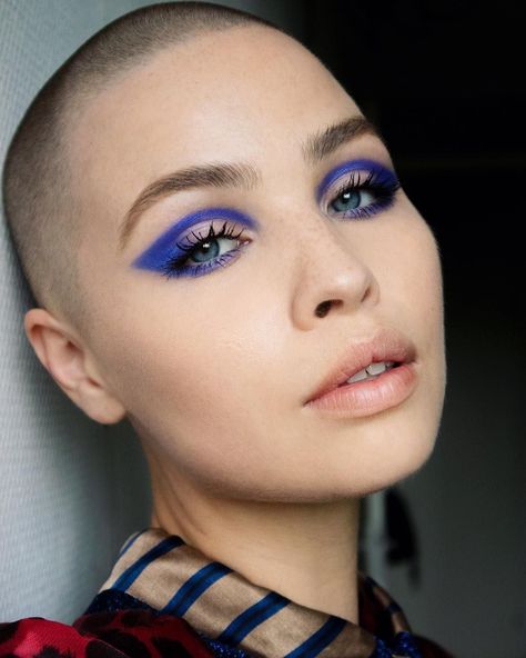 Abstract Makeup Looks, Buzzed Hairstyles, Editorial Make-up, Abstract Makeup, Blue Makeup Looks, Mekap Mata, Glitter Eye Makeup, Hair Girls, Purple Makeup