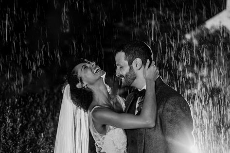 Wedding Pics In The Rain, Pouring Rain Wedding Photos, Rain At Wedding, Rain On Wedding Day Pictures, Wedding In The Rain Photo Ideas, Wedding Photography In The Rain, Rainy Elopement Photography, Wedding Photo Rain, Rainy Wedding Photography