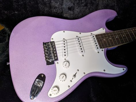 Electric Guitar Color Ideas, Lavender Electric Guitar, Purple Electric Guitar, Electronic Guitar, Purple Guitar, Pretty Guitars, Pink Guitar, Beginner Guitar, Boutique Guitar