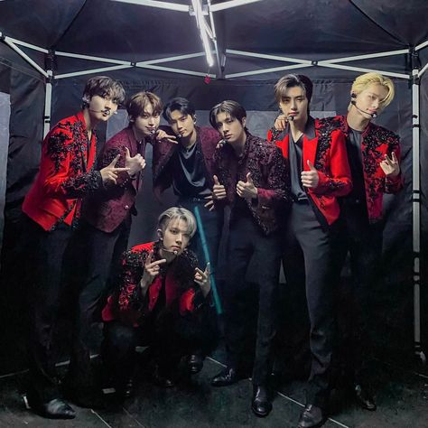 Unlocking the door to my new house I slowly opened the door

Stepping… #fanfictie # Fanfictie # amreading # books # wattpad Red Black Outfit, Red And Black Outfits, Vampire Clothes, Enhypen Ot7, My New Home, Vampire Boy, Red Icons:), Dark Blood, Red Suit