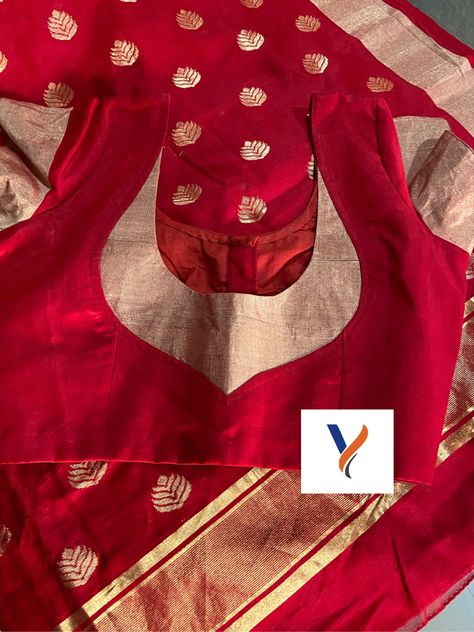 #chanderisaree #chanderi #sareeblouse #blousedesignslatest # Chanderi Saree Blouse Design, Latest Blouse Neck Designs, Brocade Blouse Designs, 50 Blouse Designs, Lace Blouse Design, Patch Work Blouse Designs, Model Blouse, Saree And Blouse, Chanderi Saree