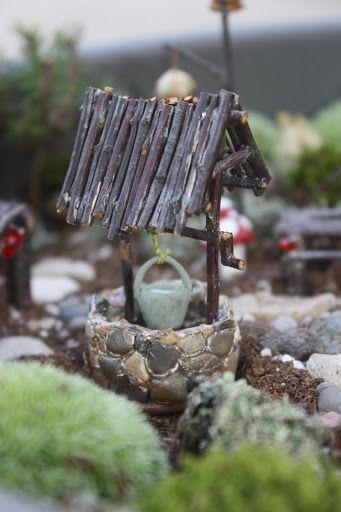 make a wishing well for the fairies, tutorial Fairy Well, Fairy Garden Design Ideas, Diy Fairy Garden, Fairy Folk, Fairy Tree Houses, Fairy Garden Furniture, Mini Gardens, نباتات منزلية, Fairy Garden Designs