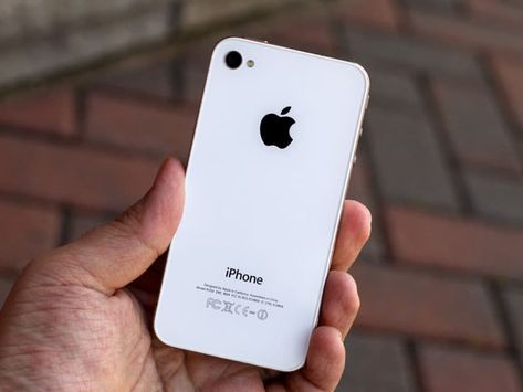 This phone was the first one in the product line to use Apple’s A-series chipset (Apple A4), featured an all-glass body so it had a unique look for the first time everyone saw it. Iphone Timeline, Iphone Ce, Old Iphone, Iphone Deals, Iphone Information, Apple Smartphone, First Iphone, Apple Iphone 4s, Apple New