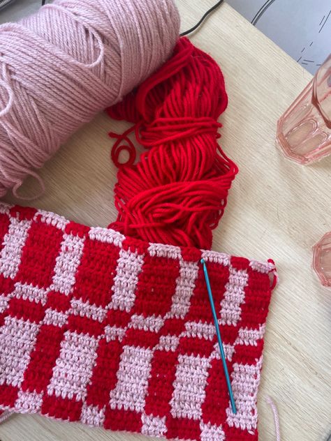 pink and red checkered crochet Color Combos For Crochet, Checker Crochet Blanket, Checkerboard Crochet, Red And White Crochet, Checkered Crochet, Crochet Checkered, Red Checkered, Crochet Inspo, Red Yarn