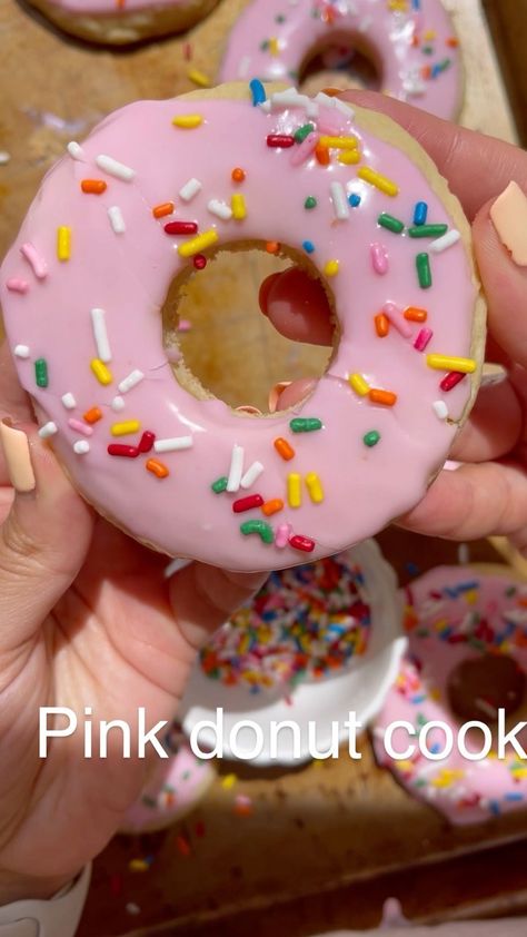 chahinez_tbt on Instagram: Pink donuts but make them cookies!! Follow @chahinez_tbt for more recipes just like this one 😍 Find the recipe for these linked on my bio… Crumbl Copycat, Donut Cookies, Crumble Cookie Recipe, Lifestyle Of A Foodie, Crumble Cookie, Pink Donut, Easy Sugar Cookies, Pink Donuts, Easy Baking Recipes Desserts