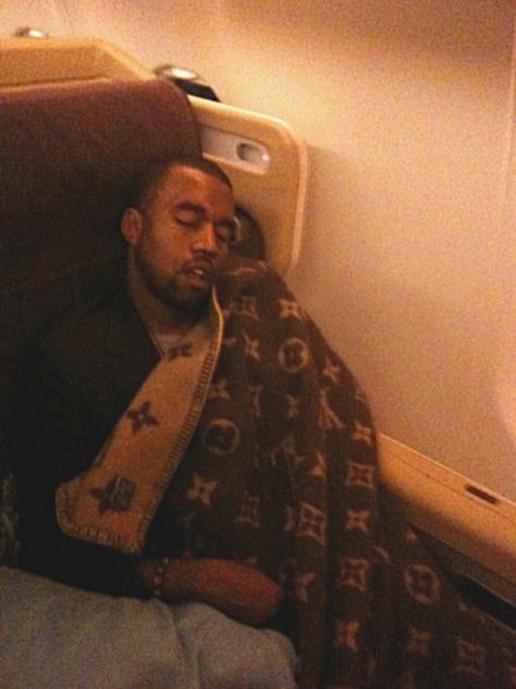 Kanye west travels with a Louis Vuitton blanket! Kanye Memes, Funny Kanye, Kanye West Funny, 얼굴 드로잉, Kandy, Kanye West, Reaction Pictures, Funny Photos, Mood Pics