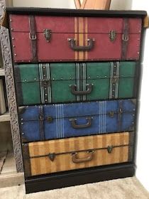 Slytherin Trunk, Hogwarts Suitcase, Harry Potter Dresser, Suitcase Dresser, Harry Potter Bedroom Decor, Harry Potter Christmas Decorations, Stile Harry Potter, Harry Potter Nursery, Harry Potter Room Decor