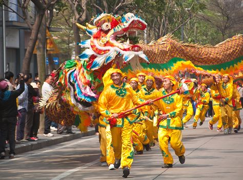 dragon dance Asian Studies, China Culture, China Image, Living In China, Dragon Dance, Chinese People, Guilin, People Of Interest, Central American