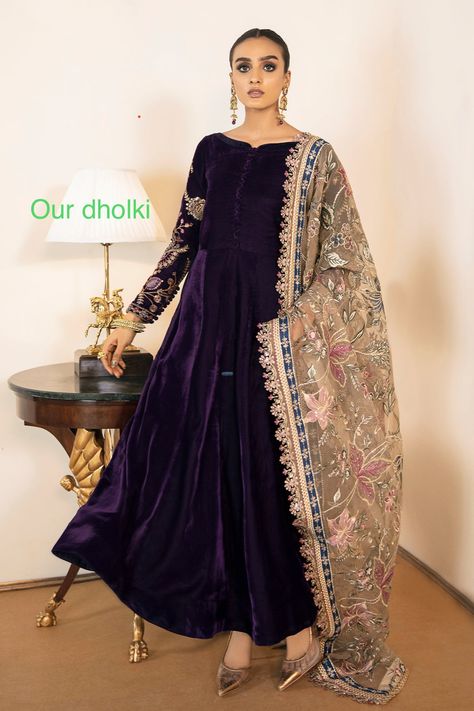 Velvet Dress Designs Pakistani, Dress Design Pakistani, Velvet Suit Design, Fancy Suit, Velvet Dress Designs, Stylish Short Dresses, Pakistani Dresses Casual, Pakistani Fancy Dresses, Beautiful Pakistani Dresses