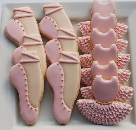 Ballet / ballerina slippers and tutu cookies. Www.thesweetesttiers.com Dancer Cookies, Dance Cookies, Ballet Cookies, 4de Verjaardag, Ballet Cakes, Ballerina Cookies, Ballet Birthday Party, Ballerina Baby Showers, Ballet Birthday