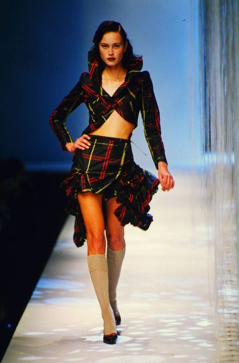 Moschino Runway, 90s Runway, Vintage Runway, City Of Angels, Costume Design, 90s Fashion, Moschino, Ready To Wear, Stockings