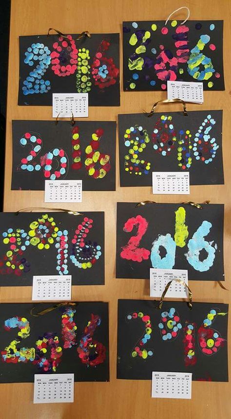 Calender Calendar Ideas For Kids To Make, Xmas Craft Ideas, New Year's Eve Crafts, New Year Calendar, Calendar Craft, Preschool Craft, New Year Art, Calendar Ideas, Christmas Calendar