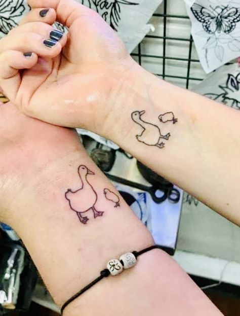 Tattoo Friends, Tattoo Tv Shows, Tv Tattoo, Group Tattoos, Matching Bff Tattoos, Twin Tattoos, Matching Friend Tattoos, Piercing Inspiration, Framed Tattoo