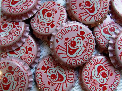 Vintage bottle caps from the 1940's! by littlepinkstudio, via Flickr Vintage Bottle Caps, Clowncore Aesthetic, Clown Pics, Circus Aesthetic, Vintage Clown, Cute Clown, Clowning Around, Vintage Packaging, Vintage Bottle