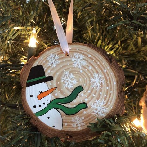 Beautiful Customized Snowman Christmas Ornaments - These Are Adorable That My Daughter Has Created. Special Order Or Purchase Here. Wood Slice Rock Art, Giving Tree Ornaments, Rustic Wood Ornaments Diy, Wood Slice Door Hanger, Ornaments Using Wood Slices, Snowman Wood Slice Ornament, Grandkids Christmas Ornaments, Snowman On Wood Slices, Christmas Diy Ordiments