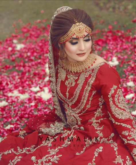 Pakistani Bridal Makeup, Red Bridal Dress, Pakistani Formal Dresses, Pakistani Wedding Outfits, Stylish Short Dresses, Muslim Women Fashion, Beautiful Pakistani Dresses, Bridal Photoshoot, Bridal Makeup Looks