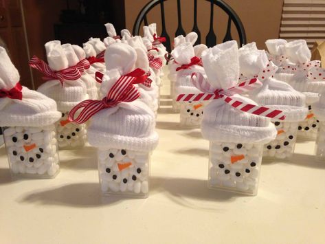 Dog Camper, Camper House, Paper Flower Wall Art, Snowman Crafts Diy, Christmas Candy Bag, Christmas Craft Fair, Kids Favors, School 2017, Christmas Favors