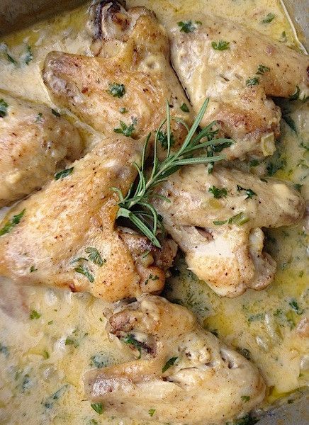 Recipes Inspired By Women in History: Smothered Chicken Wings Smothered Chicken Wings, Crockpot Lunches, Red Wine Beef Stew, Turkey Smoked, Chicken Wings Crockpot, Gravy Chicken, Rough Week, Tomato Soup Homemade, Smothered Chicken